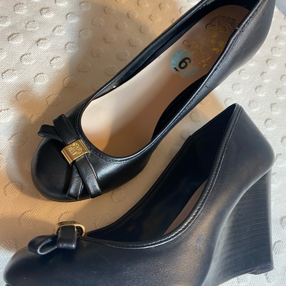 VINCE CAMUTO Black Wedge with Bow Toe - Picture 8 of 16